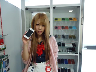 iphone4S　フロントパネルとバックパネル両面割れました。